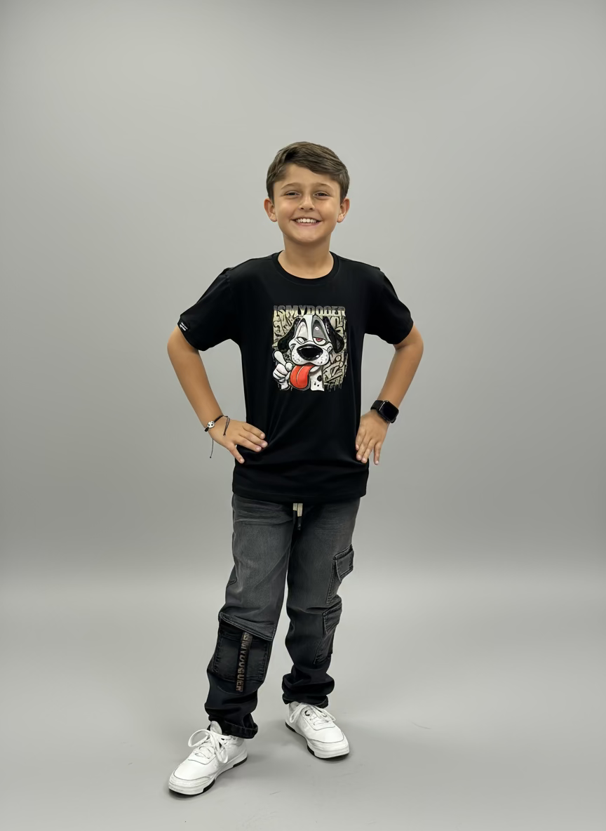 Conjunto Urbano Camiseta Negra con Estampado y Jean Cargo