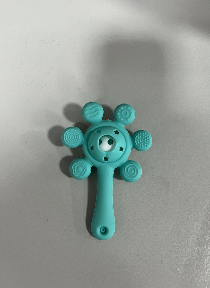 Rascaencias con sonajero